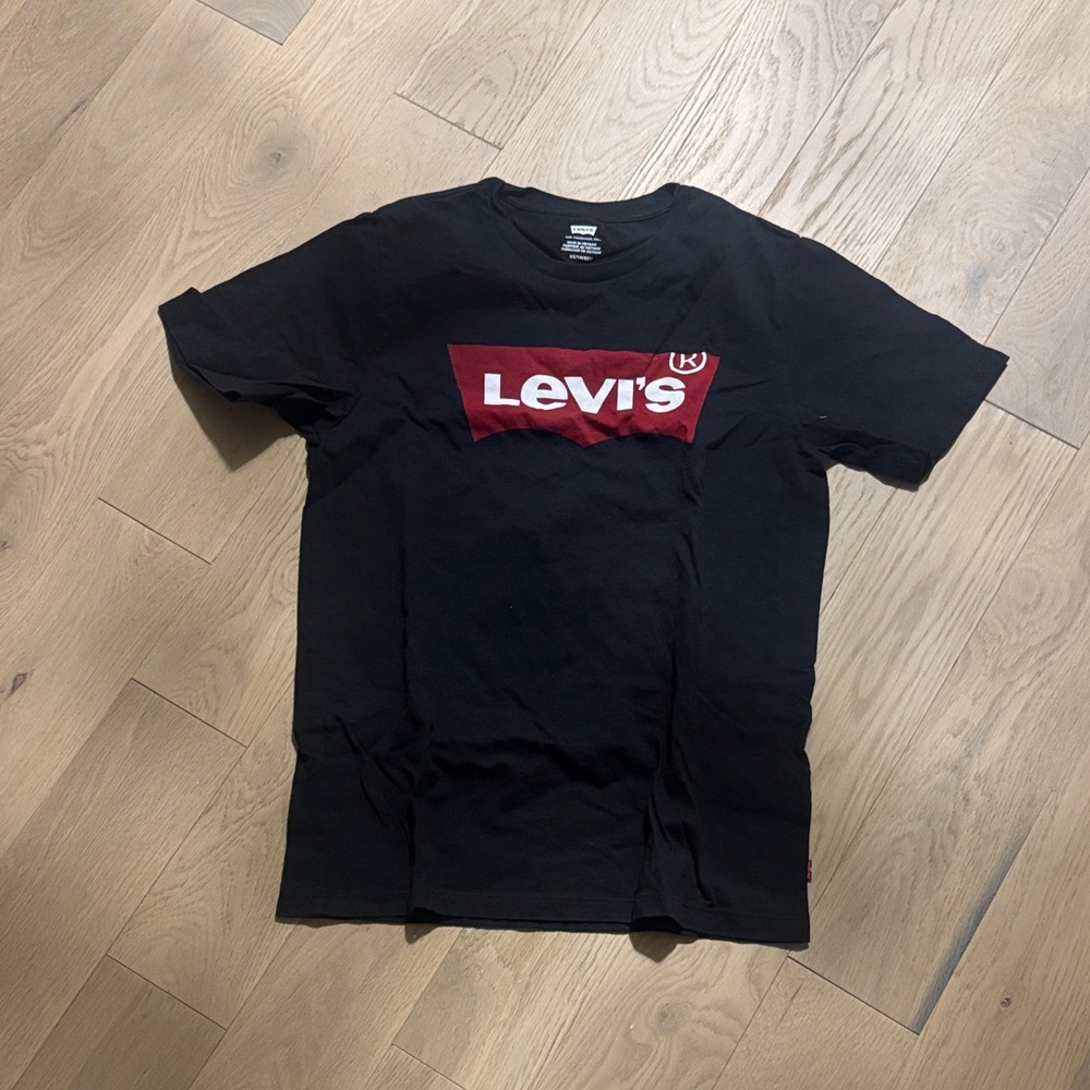 Levi's Black and Red Logo T-Shirt